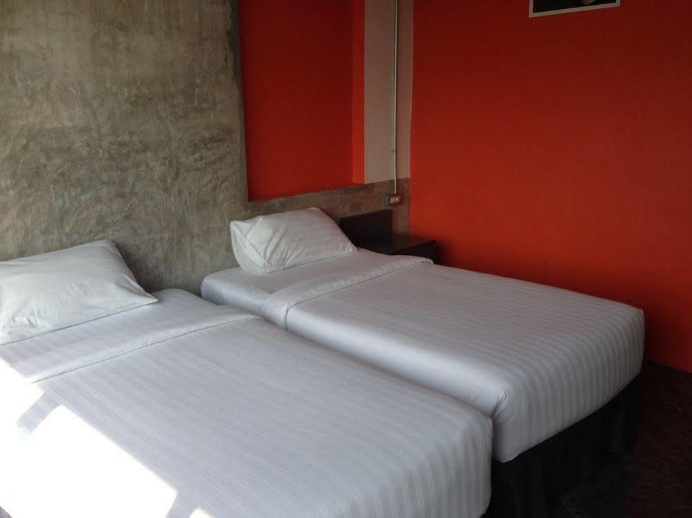 Pornsiri Hotel Sisaket Exterior foto