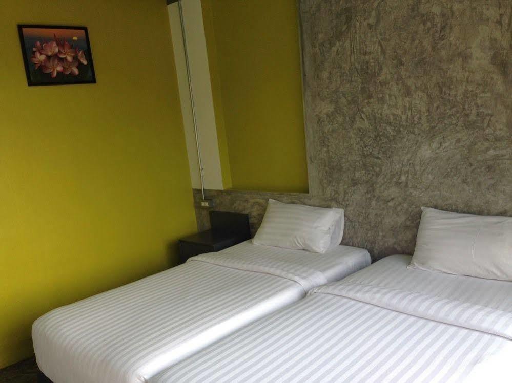 Pornsiri Hotel Sisaket Exterior foto